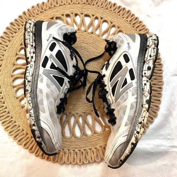 New Balance Run Disney 860v5 2015 Minnie Mouse Women’s Size 10 Running Shoes - Picture 2 of 12